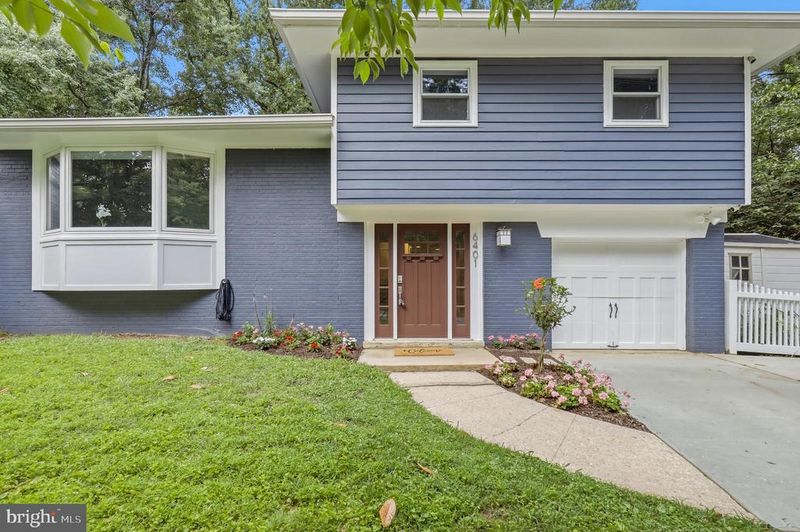6401 Greentree Rd, Bethesda, MD 20817