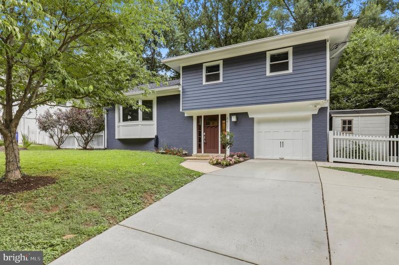 6401 Greentree Rd, Bethesda, MD 20817