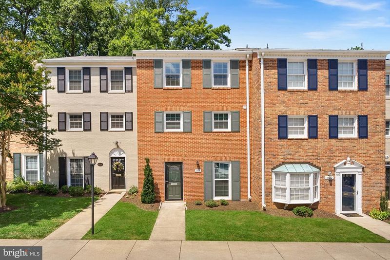 6612 Burlington Pl, Springfield, VA 22152
