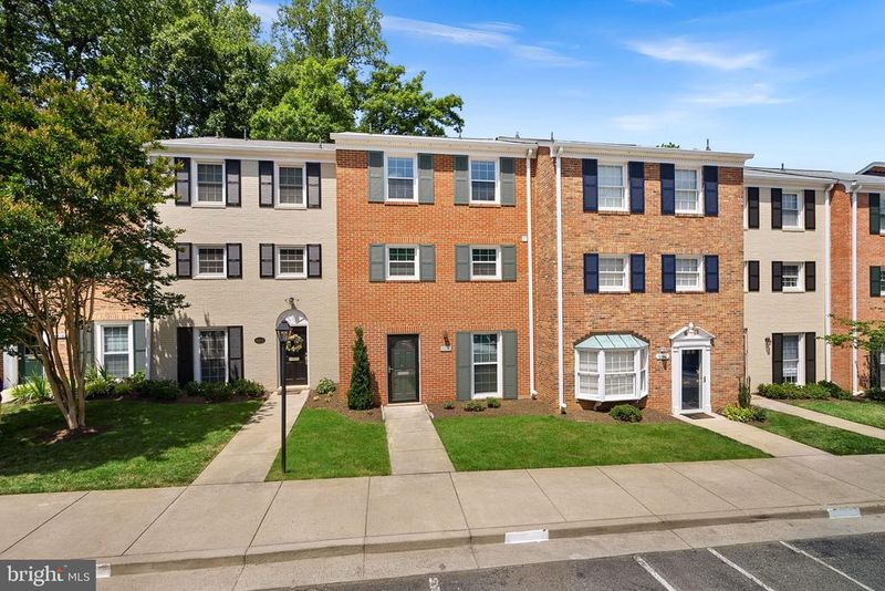 6612 Burlington Pl, Springfield, VA 22152