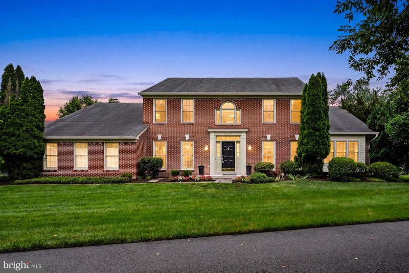 10215 Martinhoe Dr, Vienna, VA 22181