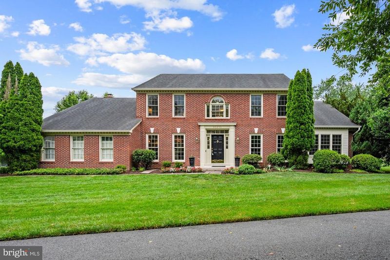 10215 Martinhoe Dr, Vienna, VA 22181