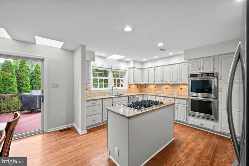 10215 Martinhoe Dr, Vienna, VA 22181
