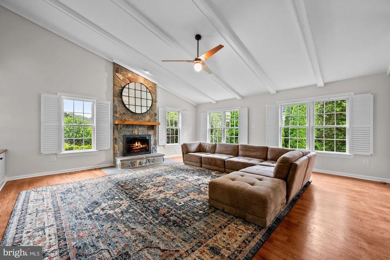 10215 Martinhoe Dr, Vienna, VA 22181