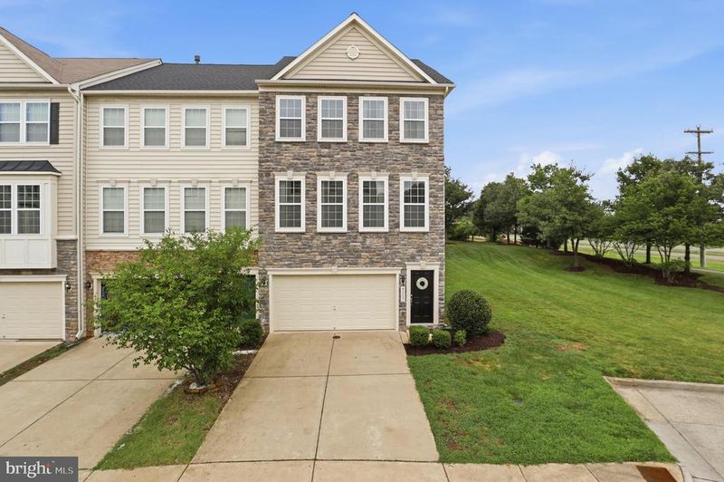 42251 Dean Chapel Sq, Chantilly, VA 20152