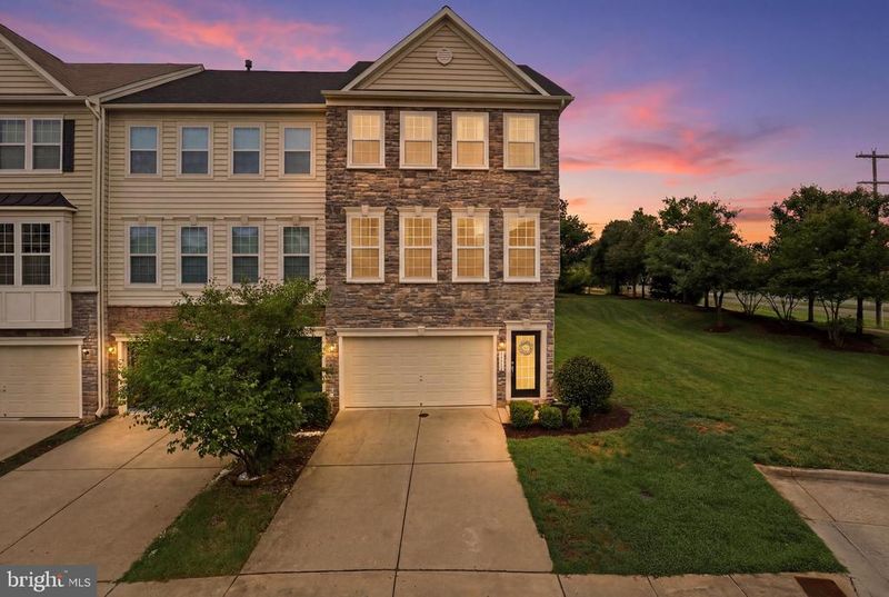 42251 Dean Chapel Sq, Chantilly, VA 20152