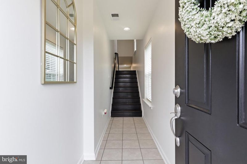 42251 Dean Chapel Sq, Chantilly, VA 20152