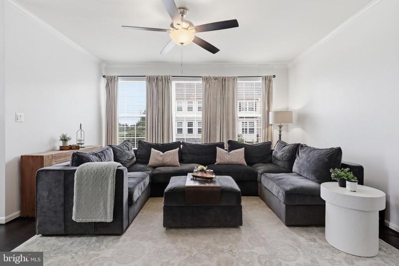 42251 Dean Chapel Sq, Chantilly, VA 20152