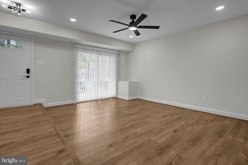 6372 Birch Leaf Ct, Burke, VA 22015