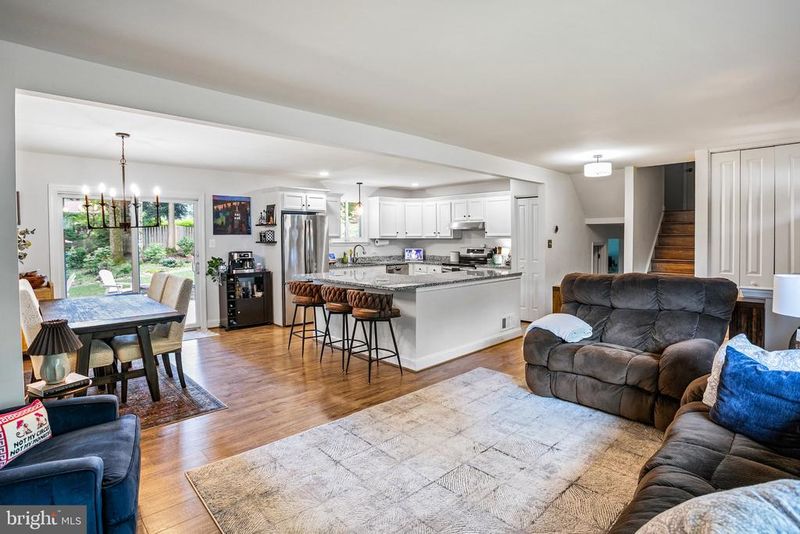 10197 Wavell Rd, Fairfax, VA 22032