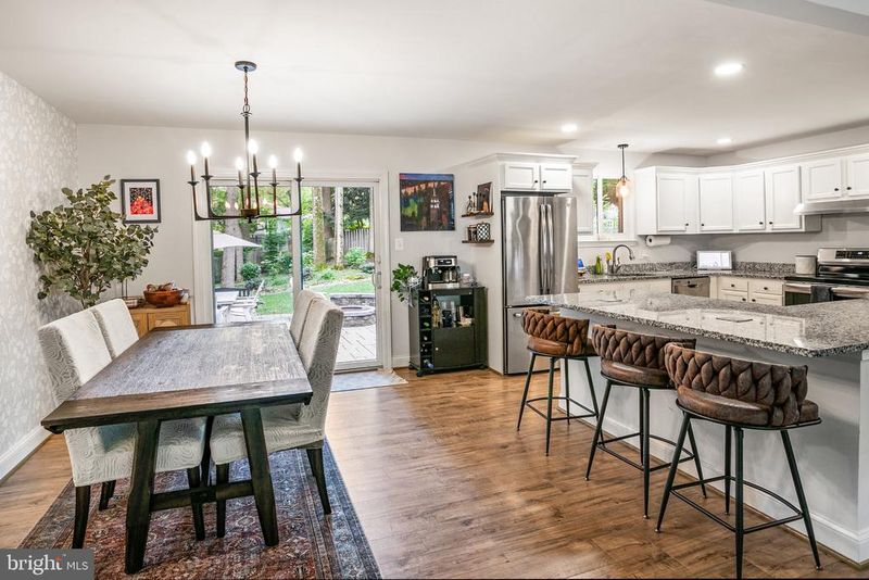 10197 Wavell Rd, Fairfax, VA 22032