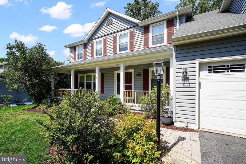 13212 Coralberry Dr, Fairfax, VA 22033