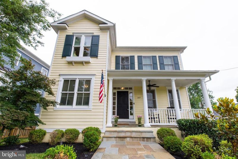 207 North St NE, Leesburg, VA 20176