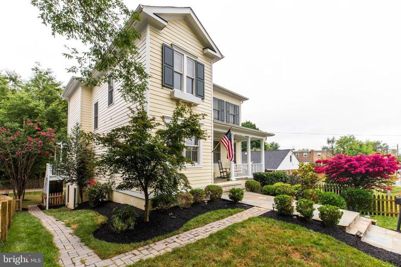 207 North St NE, Leesburg, VA 20176