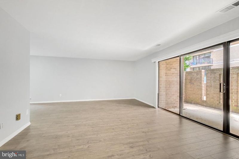 114 Monroe St #102, Rockville, MD 20850