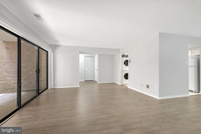 114 Monroe St #102, Rockville, MD 20850