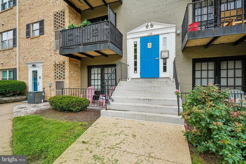 418 N Armistead St #T3, Alexandria, VA 22312