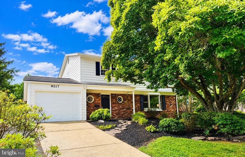 9217 Santayana Dr, Fairfax, VA 22031