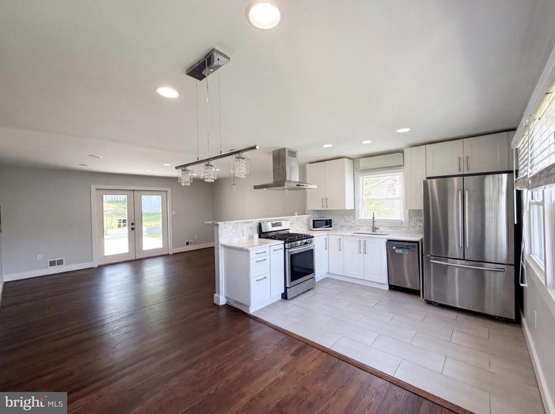 6515 Carriage Dr, Alexandria, VA 22310