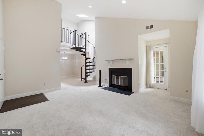 6090 Essex House Sq #B, Alexandria, VA 22310