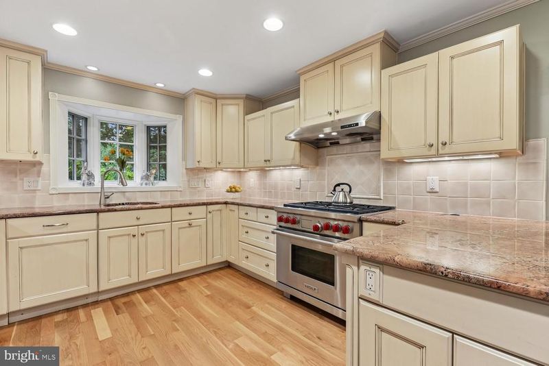 9005 Greylock St, Alexandria, VA 22308