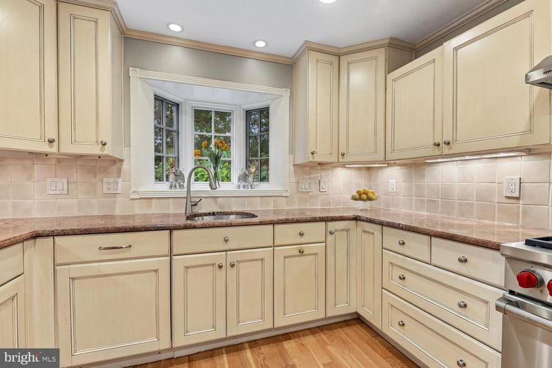 9005 Greylock St, Alexandria, VA 22308
