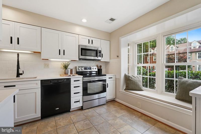 404 Glebe Rd W, Alexandria, VA 22305