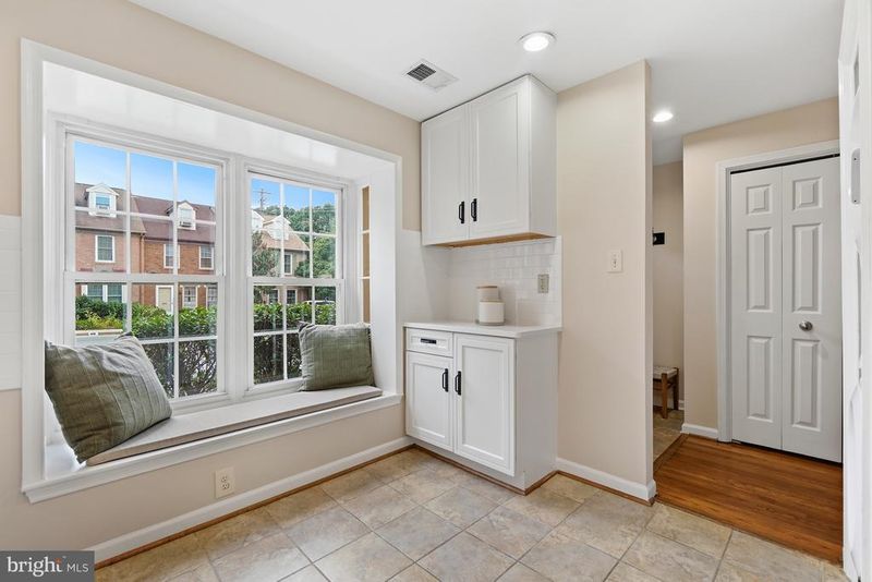 404 Glebe Rd W, Alexandria, VA 22305