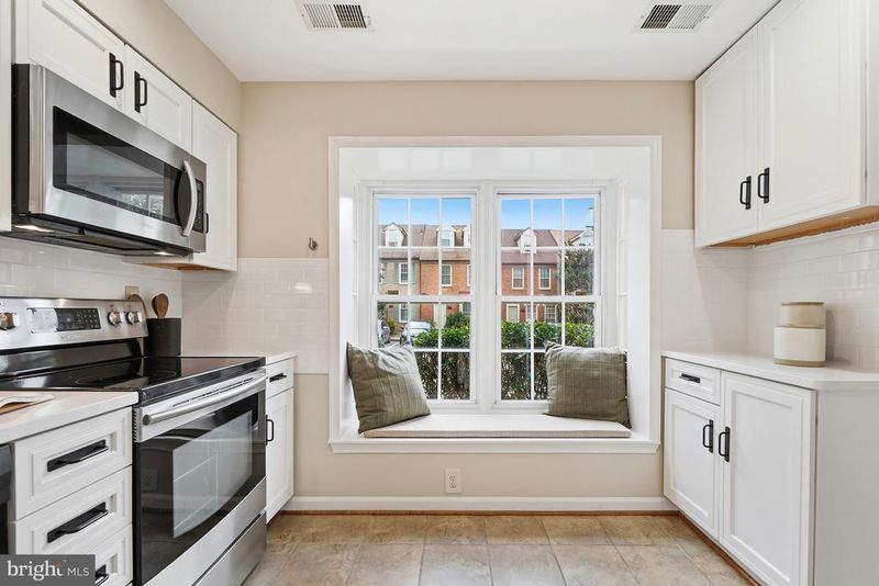 404 Glebe Rd W, Alexandria, VA 22305