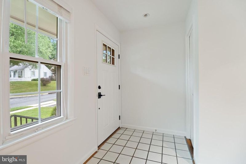 10913 Drumm Ave, Kensington, MD 20895