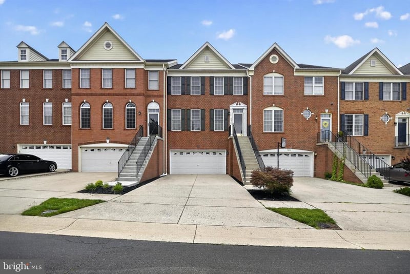25915 Kirkwood Sq, Chantilly, VA 20152