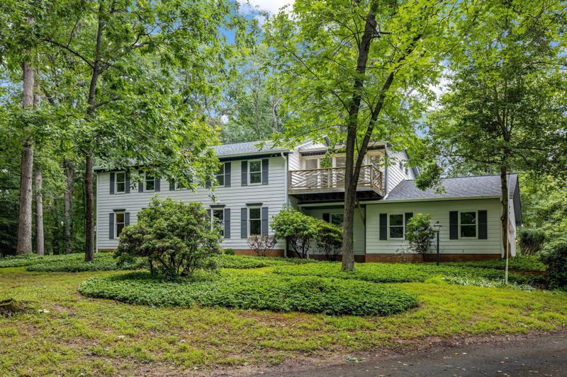1132 Springvale Rd, Great Falls, VA 22066