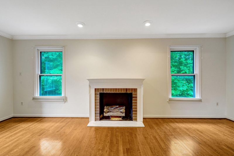 7975 Yancey Dr, Falls Church, VA 22042