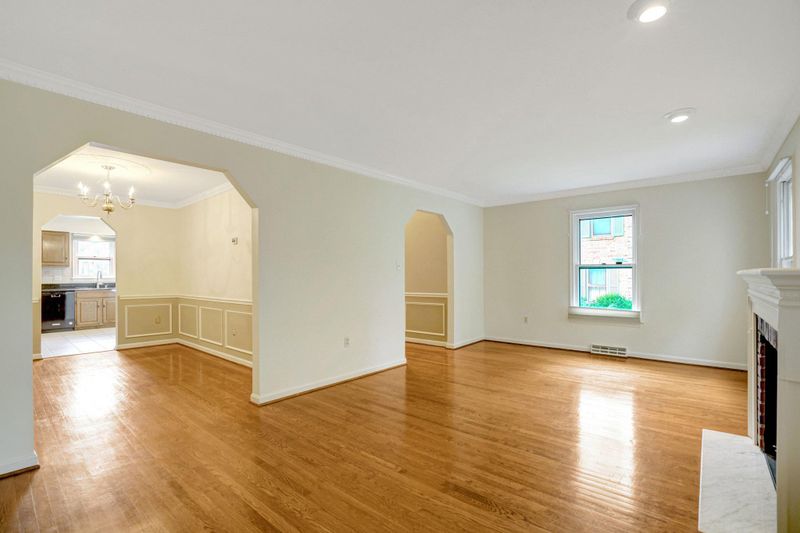 7975 Yancey Dr, Falls Church, VA 22042