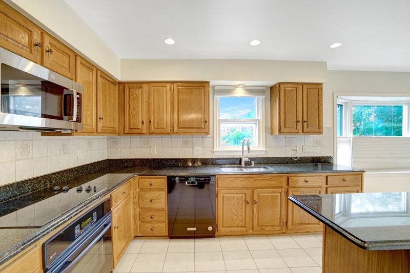 7975 Yancey Dr, Falls Church, VA 22042