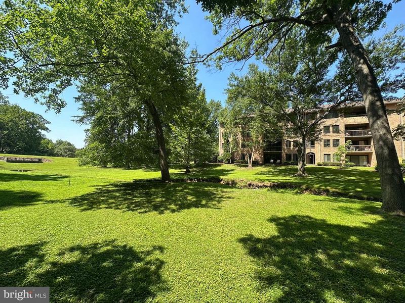 5809 Edson Ln #103, North Bethesda, MD 20852