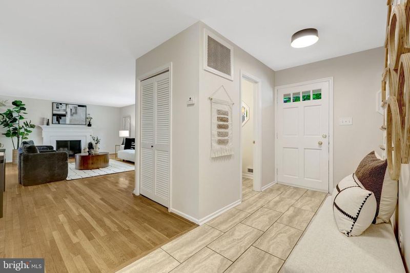 9217 Santayana Dr, Fairfax, VA 22031
