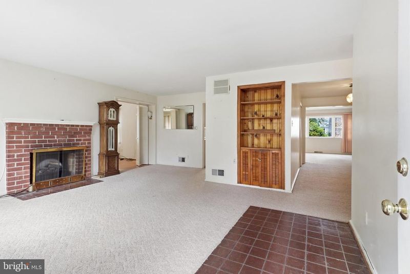 3707 John Marshall Dr, Arlington, VA 22207