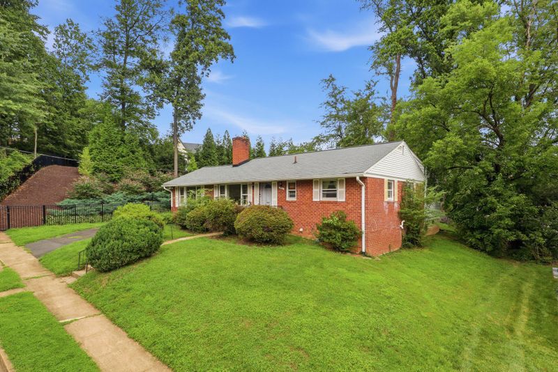 3707 John Marshall Dr, Arlington, VA 22207