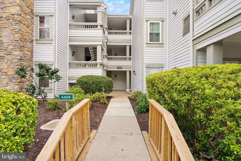 4405 Fair Stone Dr #204, Fairfax, VA 22033