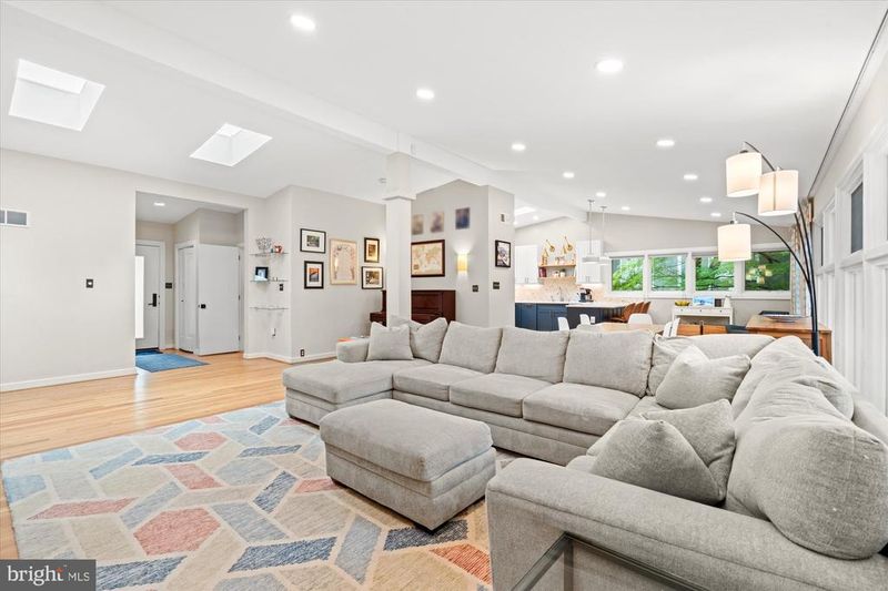 7727 Rocton Ave, Chevy Chase, MD 20815