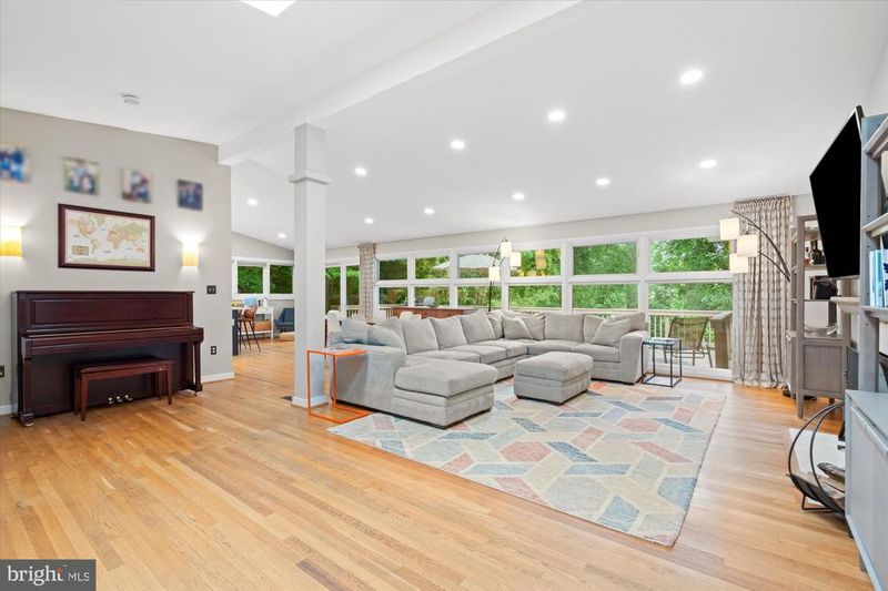 7727 Rocton Ave, Chevy Chase, MD 20815