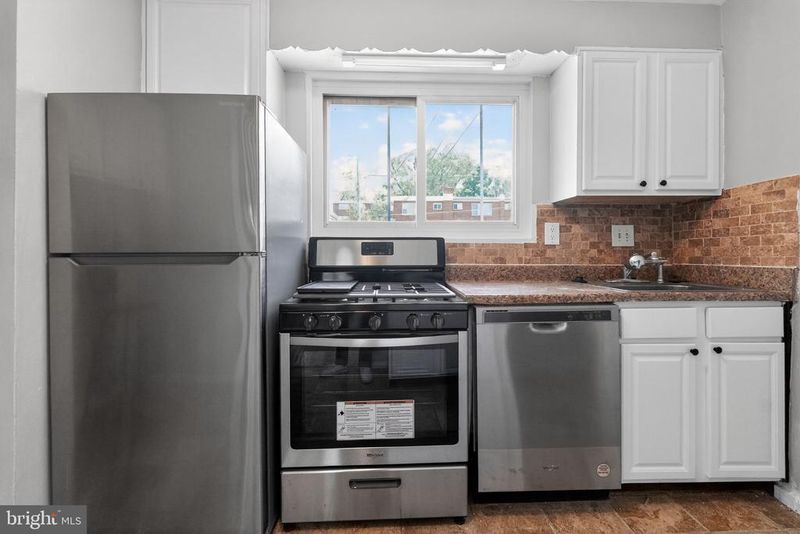 5315 Leverett St, Oxon Hill, MD 20745