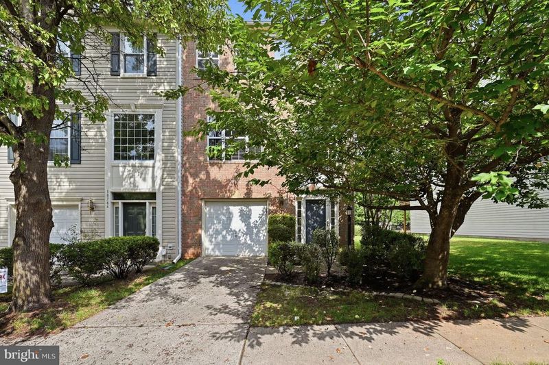 18768 Trident Sq, Leesburg, VA 20176