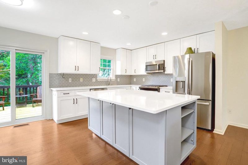 10 W Glebe Rd, Alexandria, VA 22305