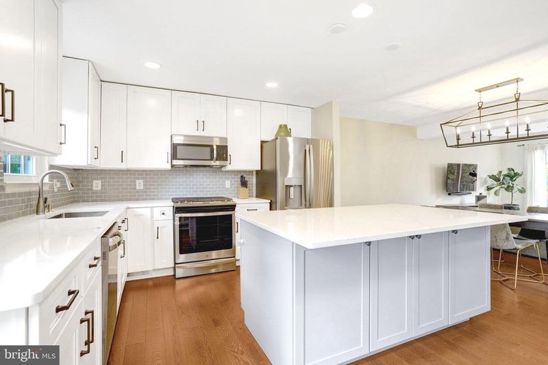 10 W Glebe Rd, Alexandria, VA 22305