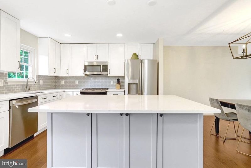 10 W Glebe Rd, Alexandria, VA 22305