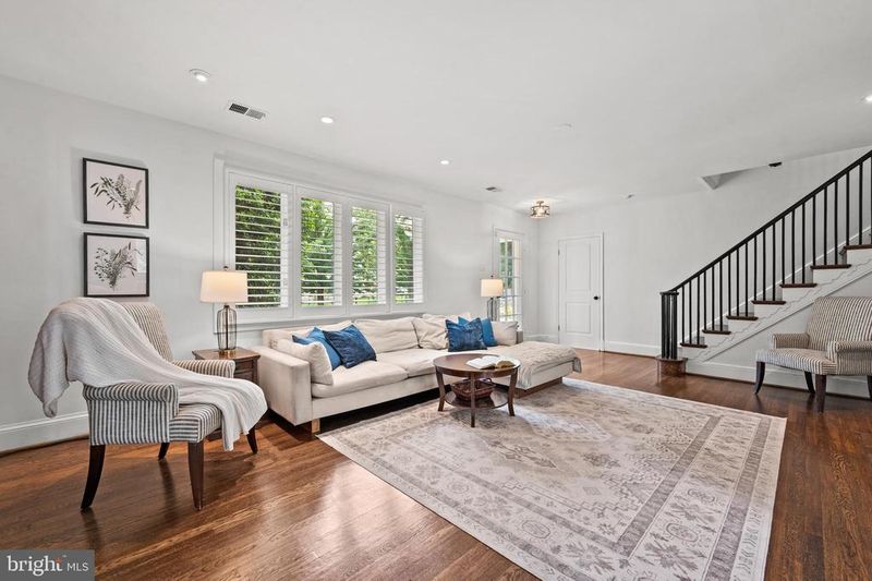 4619 Norwood Dr, Chevy Chase, MD 20815