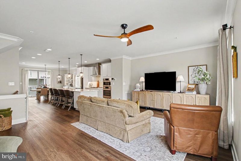 2863 Lowen Valley Rd, Alexandria, VA 22303