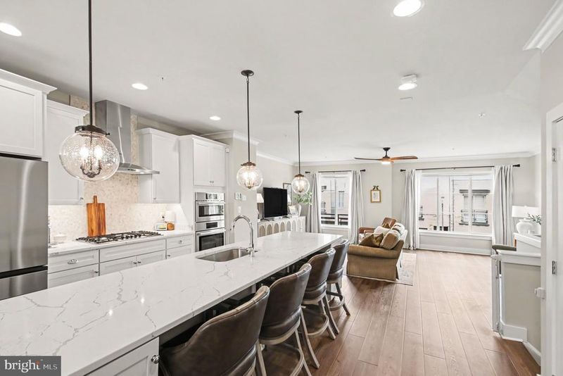 2863 Lowen Valley Rd, Alexandria, VA 22303